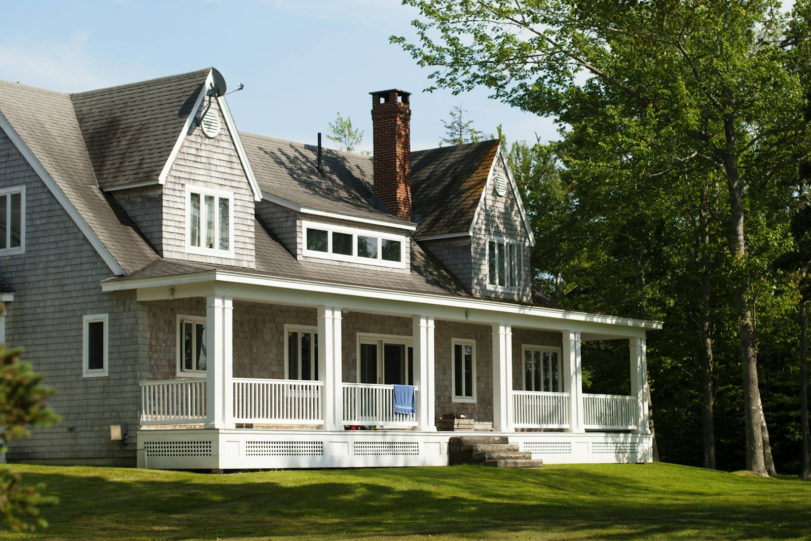 Gray house – Representing the importance of home insurance for Alabama and Georgia homeowners.